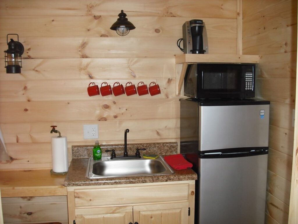 Real McCoy Cabins kitchen