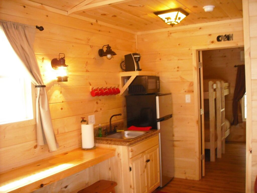 Real McCoy Cabins kitchen and bar